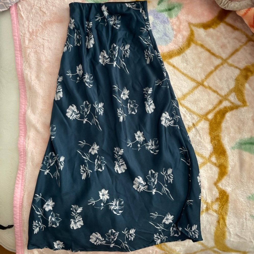 XS urban outfitters Maxi skirt